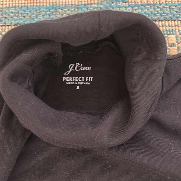 J crew perfect fit cotton turtleneck  size small - Picture 2 of 3